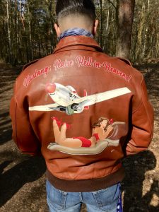 Mustang aircraft Nose-Art Painting with Pin-up and car