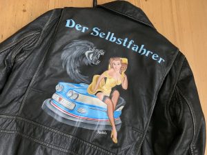Damen-Lederjackenbemalung Autoscooter Belle